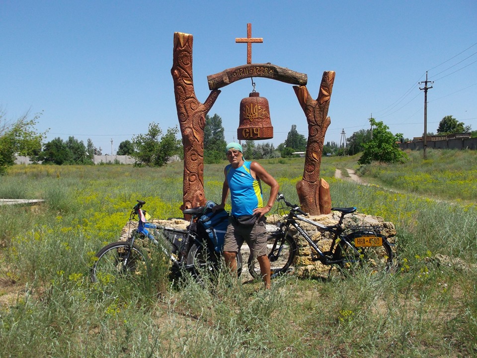 Відомого мандрівника ледь не вбило колесом від УАЗа Нацгвардії: подробиці (відео)